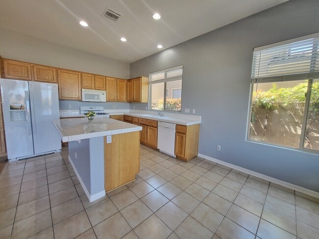 47 Fountainhead Cir in Henderson, NV - Building Photo - Building Photo