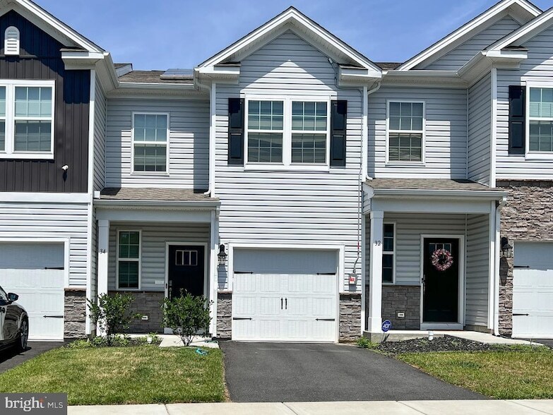 34 Peregrine Way, Unit 6153 in Burlington Township, NJ - Building Photo