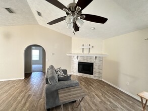 5953 NE 62nd Court Rd in Silver Springs, FL - Building Photo - Building Photo