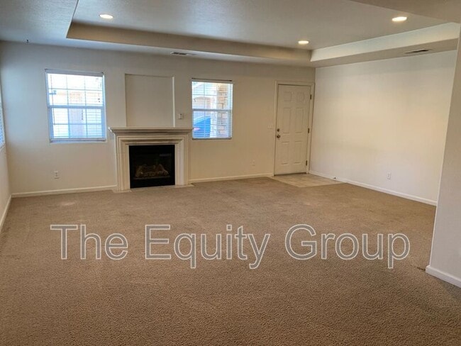 2210 N Vickie Ct in Visalia, CA - Building Photo - Building Photo