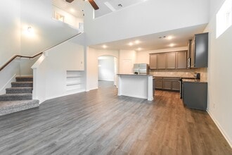 321 Lk Wy Cir in Anahuac, TX - Building Photo - Building Photo