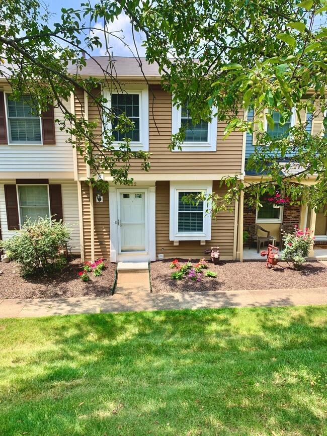 property at 222 Shadowlawn Cir