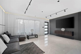 1101 N 14th Ave in Hollywood, FL - Foto de edificio - Building Photo