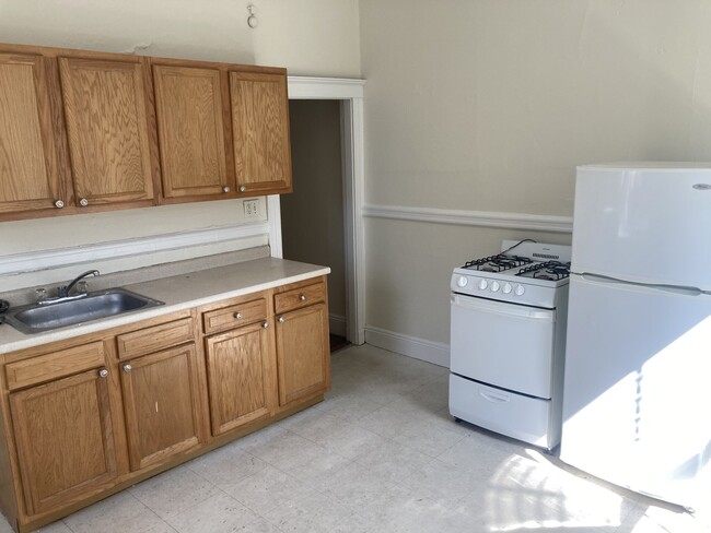 4 Egremont Rd, Unit 1 BED Brighton in Boston, MA - Building Photo - Building Photo