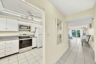 6200 NW 44th St in Lauderhill, FL - Foto de edificio - Building Photo