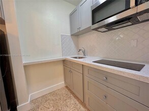 7137 SW 22nd St in Miami, FL - Building Photo - Building Photo