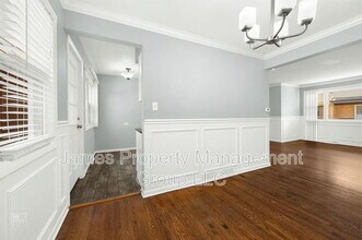 9063 N Clifton Ave in Niles, IL - Foto de edificio - Building Photo