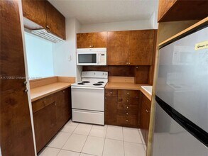 1345 Lincoln Rd in Miami Beach, FL - Building Photo - Building Photo