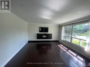61 Aurora Heights Dr in Aurora, ON - Building Photo - Building Photo