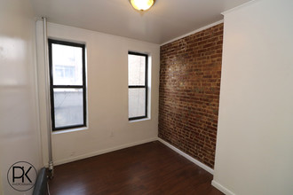 501 1/2 E 83rd St in New York, NY - Building Photo - Building Photo