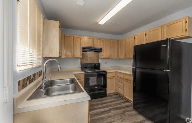 Golden Oaks Apartments in Branson, MO - Building Photo - Building Photo