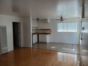 1405 N New Hampshire Ave in Los Angeles, CA - Building Photo - Building Photo