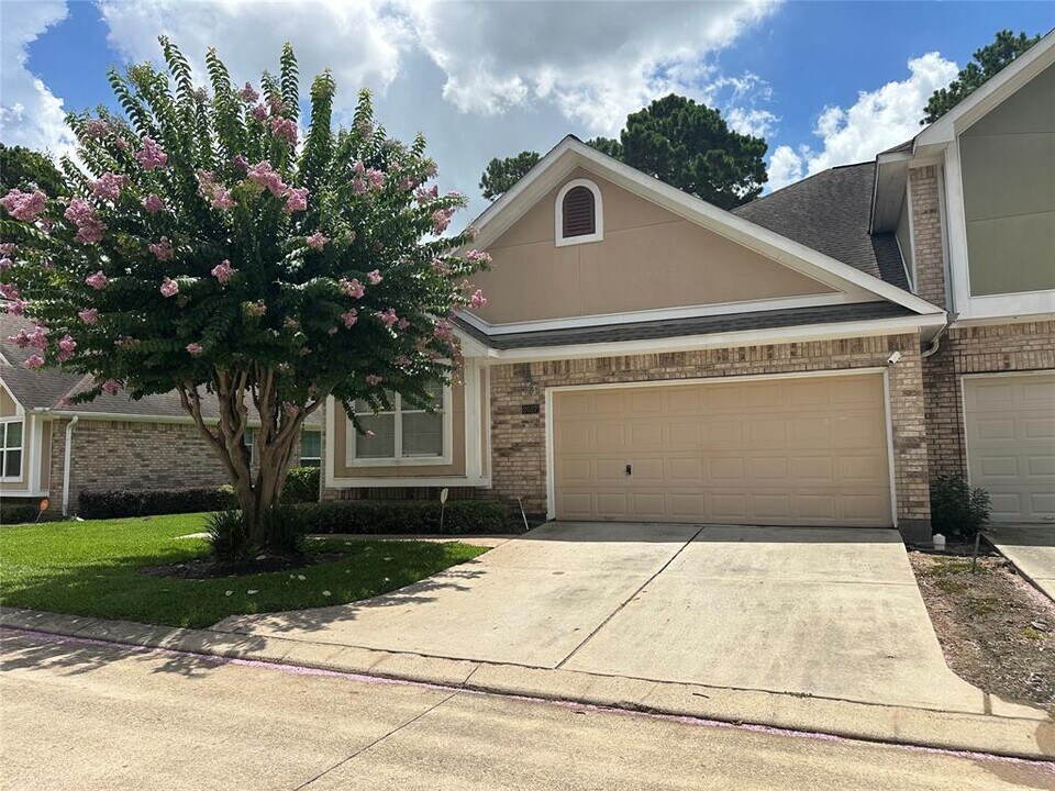 2027 Marchwood Manor Dr in Houston, TX - Building Photo