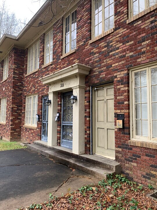 514 Grand Blvd, Unit 2 in Greenwood, MS - Foto de edificio