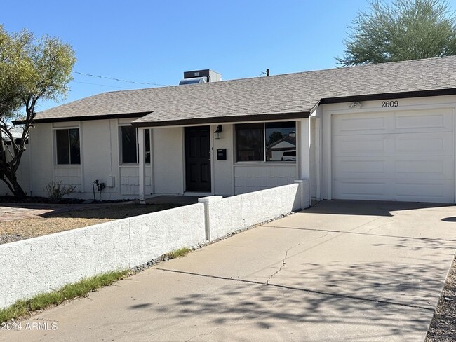 2609 N 14th St, Unit 70E064 in Phoenix, AZ - Building Photo - Building Photo