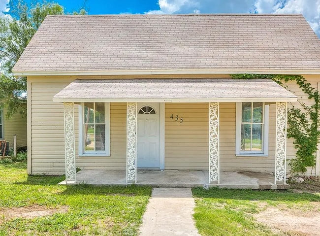 property at 435 Preusser St