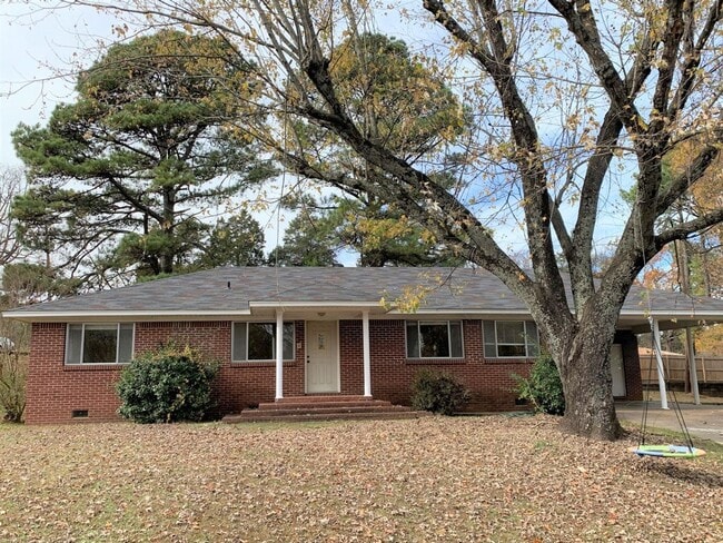 property at 1820 S Commerce Ave