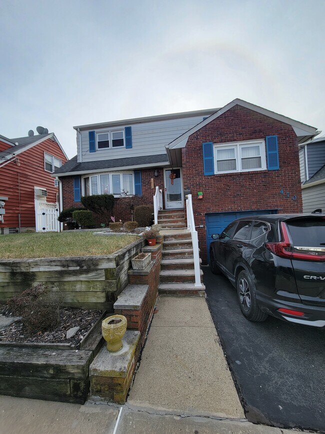 470 Thomas Ave Rentals in Lyndhurst, NJ