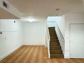 10170 SW 88th St in Miami, FL - Building Photo - Building Photo