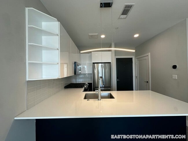 656 Saratoga St in Boston, MA - Building Photo - Building Photo