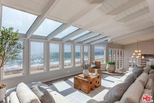 1448 Nathan Ln in Ventura, CA - Building Photo - Building Photo