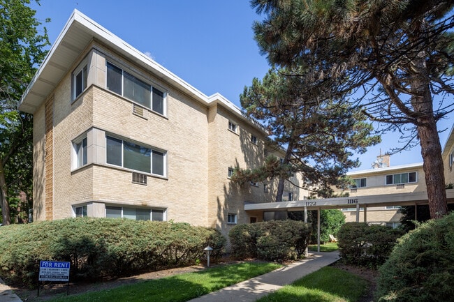 Wilmette Apartments in Wilmette, IL - Foto de edificio - Building Photo