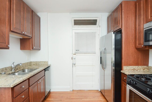 2113 W Ainslie in Chicago, IL - Building Photo - Building Photo