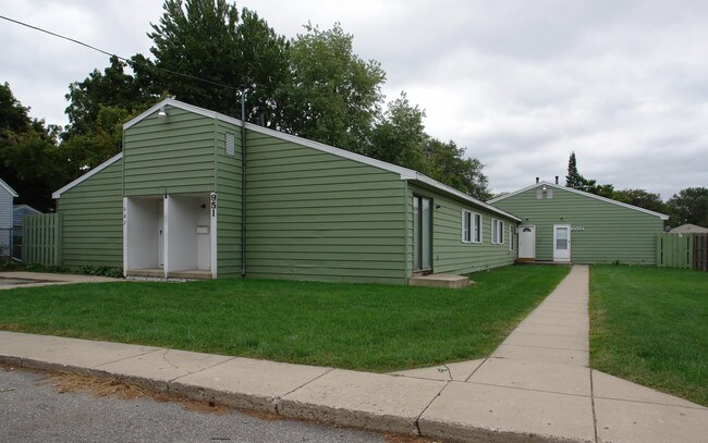 946 Vincent Ct in Lansing, MI - Building Photo - Building Photo
