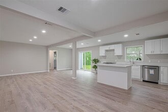 7702 Darnay Dr in Houston, TX - Building Photo - Building Photo
