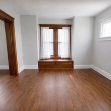 1325 Harrisburg Rd NE in Canton, OH - Foto de edificio - Building Photo