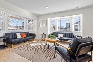 142 E Youngs Ave in Wildwood, NJ - Building Photo