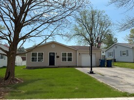 625 Crescent Dr in Greencastle, IN - Building Photo