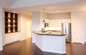 4120 S Lake Dr in St. Francis, WI - Building Photo - Building Photo