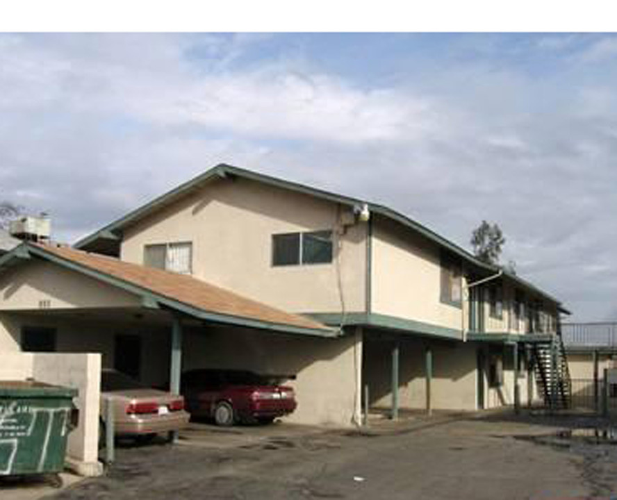 630 S Dayton Rd in Tulare, CA - Building Photo