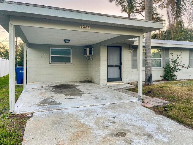 5331 Olive Ave in Sarasota, FL - Foto de edificio - Building Photo