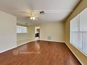 6044 Francis Dr, Unit C in Apollo Beach, FL - Foto de edificio - Building Photo