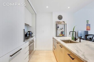 181 18th St-Unit -206 in Brooklyn, NY - Building Photo - Building Photo