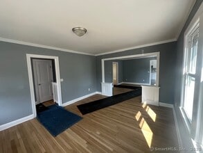 172 Frost Rd-Unit -1st floor in Waterbury, CT - Building Photo - Building Photo