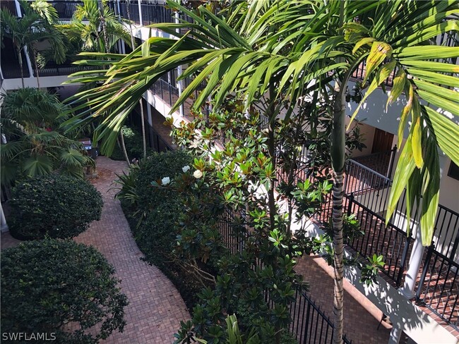 property at 1400 Gulf Shore Blvd N