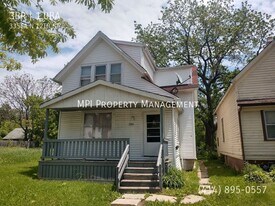 3356A N 12th St in Milwaukee, WI - Building Photo