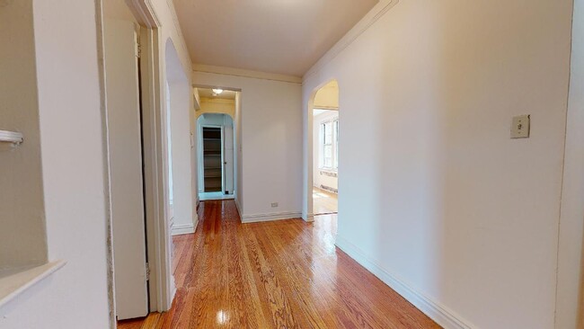 111-56 76th Dr in Forest Hills, NY - Building Photo - Building Photo