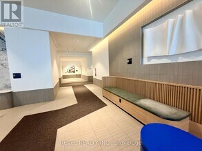 395 Square One Dr in Mississauga, ON - Building Photo - Building Photo