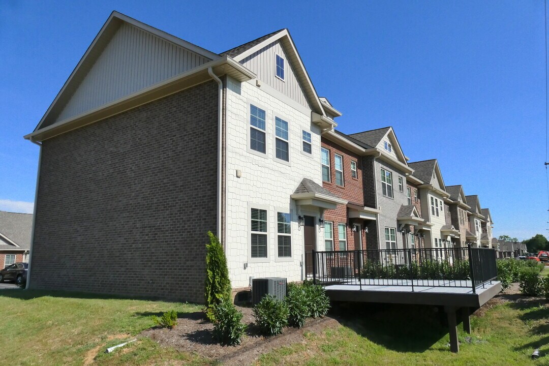 904 Somerville Ct in Cookeville, TN - Foto de edificio