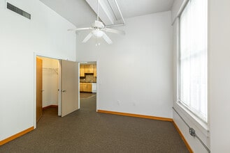 Grand Boulevard Lofts in Kansas City, MO - Building Photo - Interior Photo