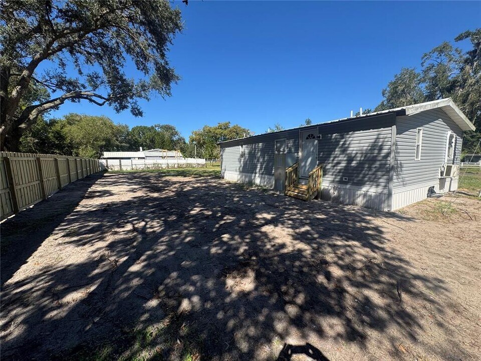 12111 Anderson Dr in Riverview, FL - Building Photo