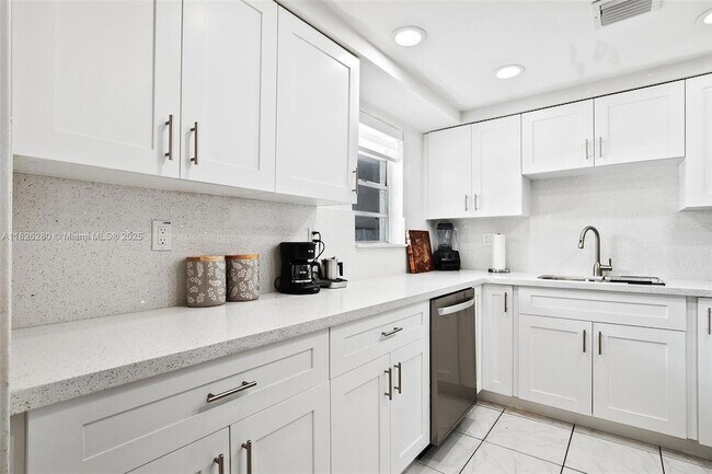14185 SW 87th St, Unit A109 in Miami, FL - Building Photo - Building Photo