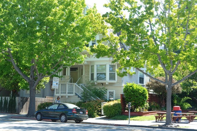 3111 Telegraph Ave in Berkeley, CA - Foto de edificio - Building Photo