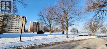 3905 Riverside Dr E in Windsor, ON - Building Photo - Building Photo