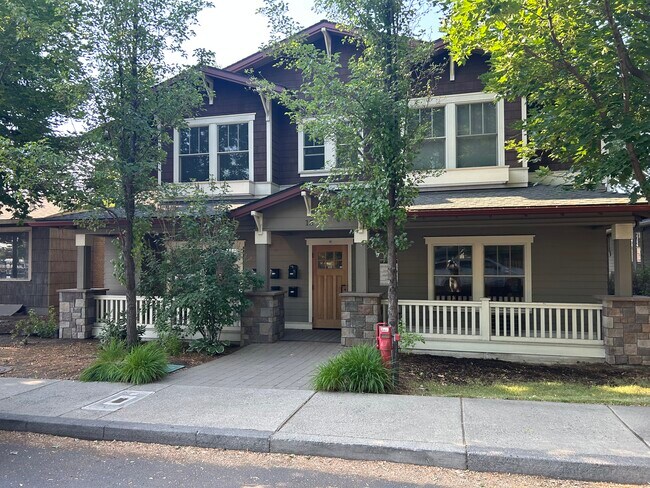 15 NW Park Pl, Unit 15 NW Park Place Unit 210 in Bend, OR - Building Photo - Building Photo