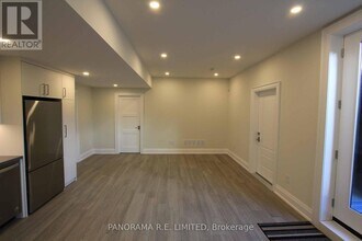 45 Charleston Rd in Toronto, ON - Building Photo - Building Photo